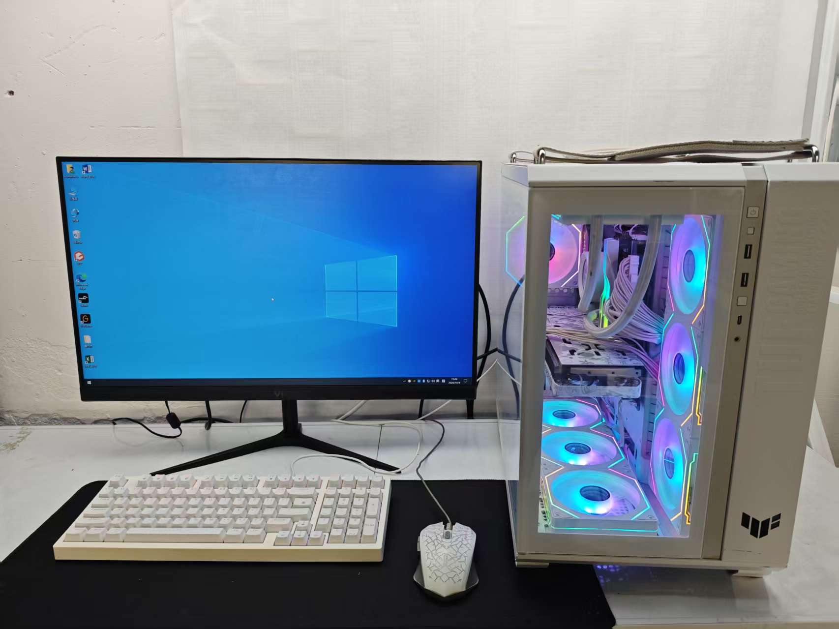技嘉台式电脑   i5-13600KF+32G内存+1T硬盘+4060Ti